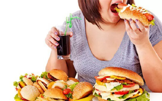 Chế độ ăn thiếu khoa học là một trong những nguyên nhân làm gia tăng bệnh tim ở người trẻ.webp